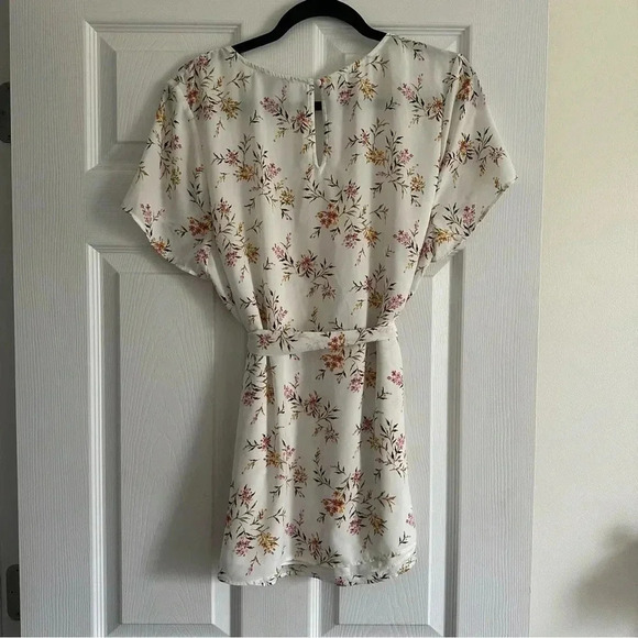 Size XL Thyme Maternity White Floral Belted V Neck Top - Picture 5 of 7